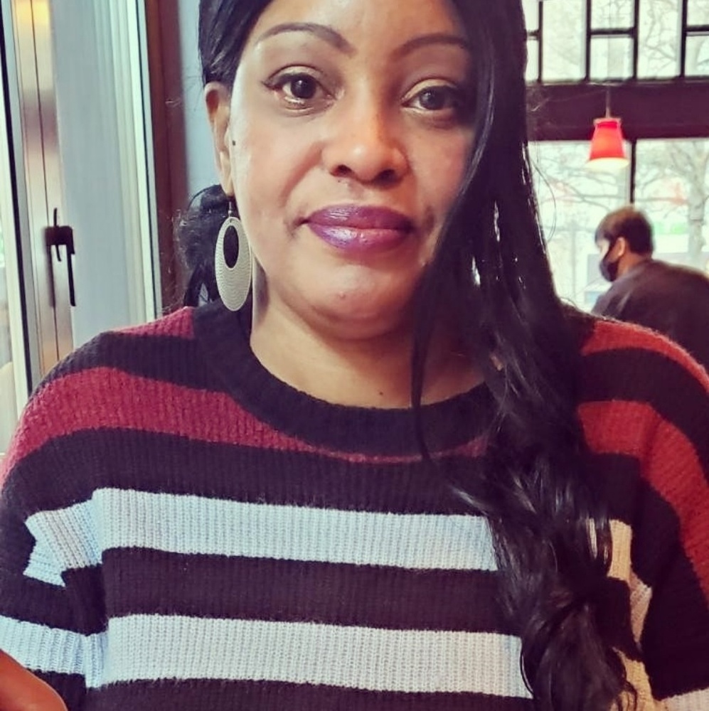 Meet your Posher, Tee